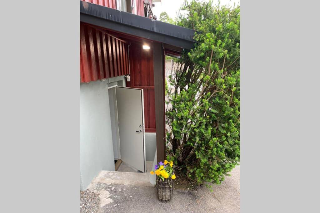 Ferienwohnung Nyrenoverat Kaellarlaegenhet Ljungskile Exterior foto