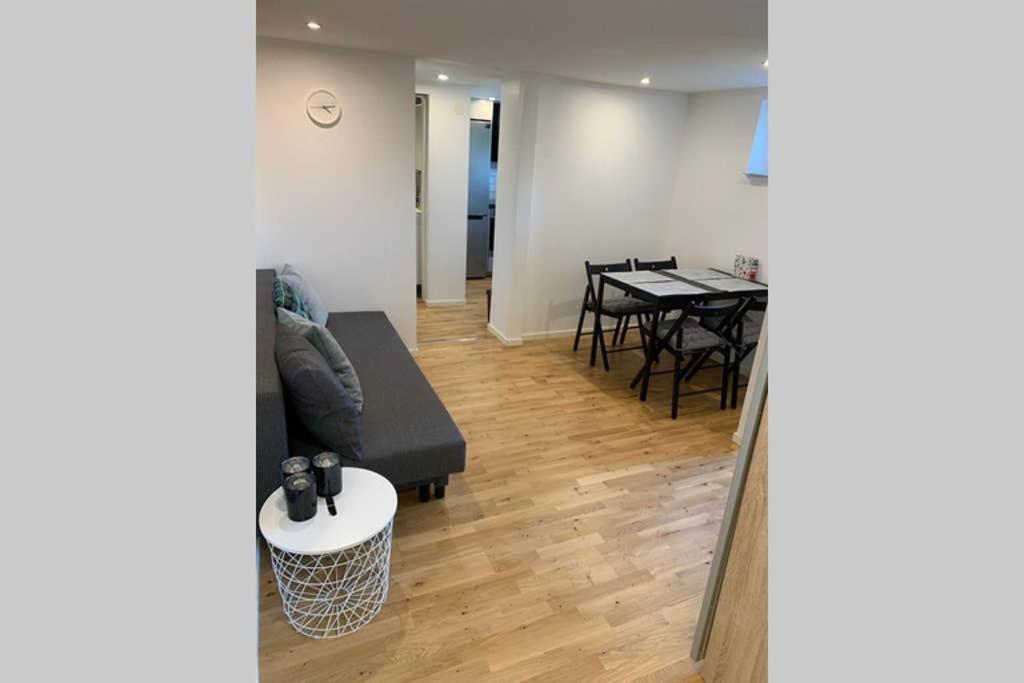 Ferienwohnung Nyrenoverat Kaellarlaegenhet Ljungskile Exterior foto